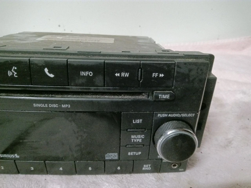 Equipo de audio radio Am-fm-cd ID RES con satélite Dodge Nitro 2008-2011 Foto 2 de 4