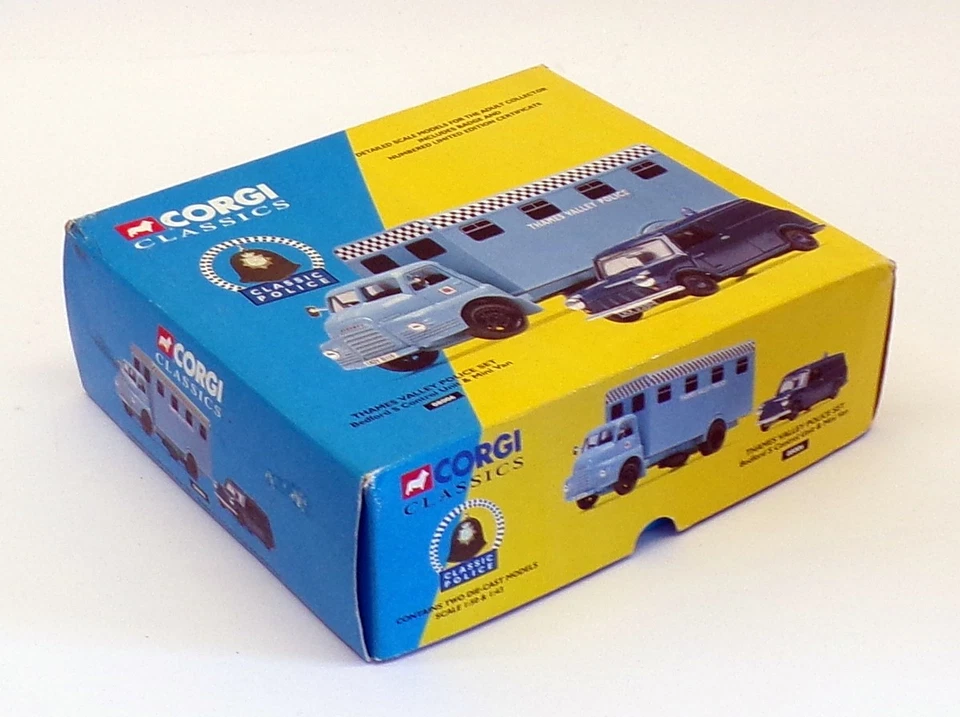 Corgi 1/43 Scale 08006 - Bedford S Control Unit Control & Mini Van Police - Image 4 of 4