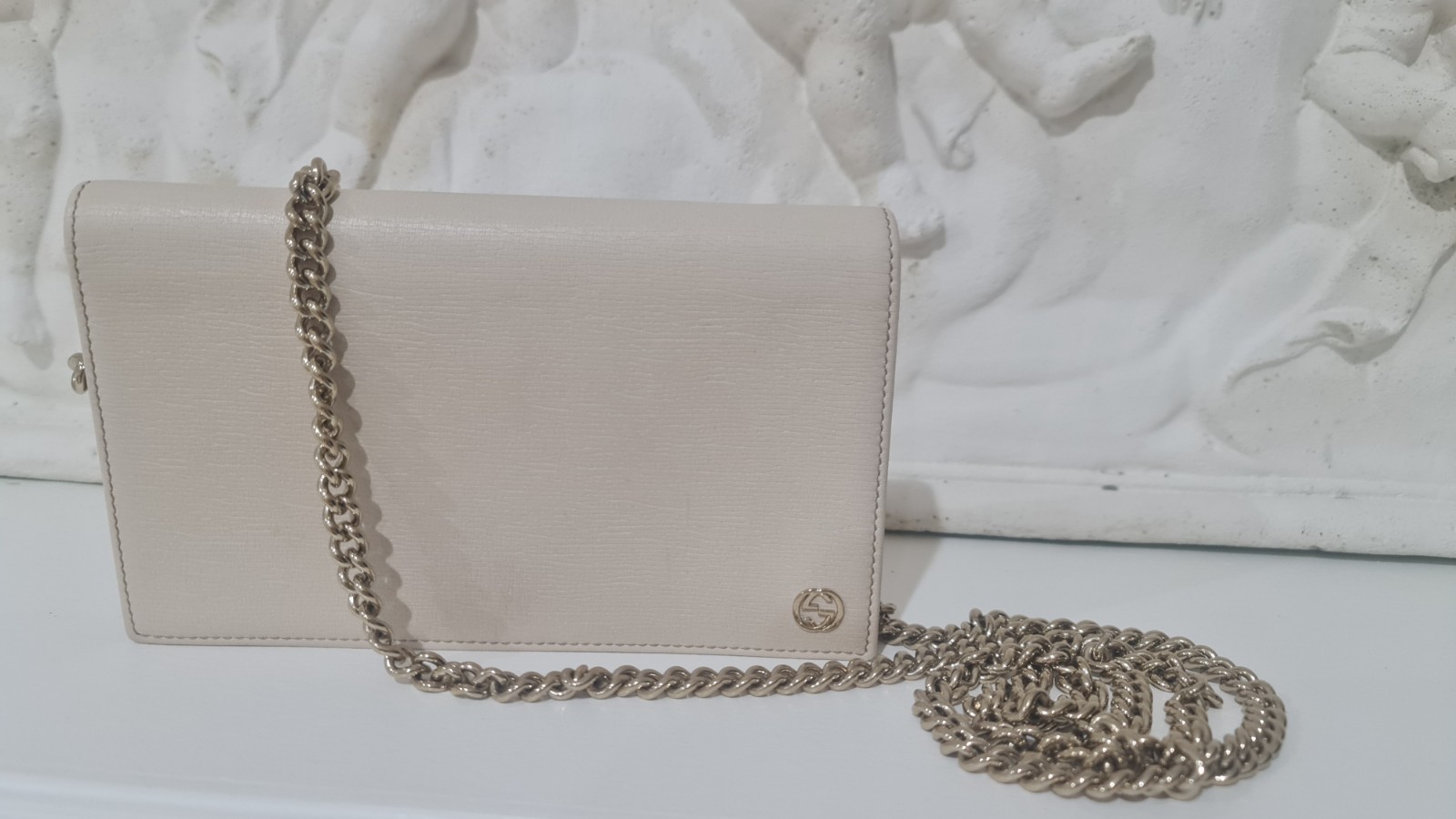 AUTHENTIC Gucci White Leather Interlocking GG Cro… - image 9