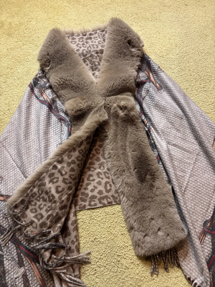 NUEVO CON ETIQUETAS La Fiorentina Envoltura Piel Sintética Reversible Leopardo Guepardo Cadena Estampado Talla Única Foto 3 de 4