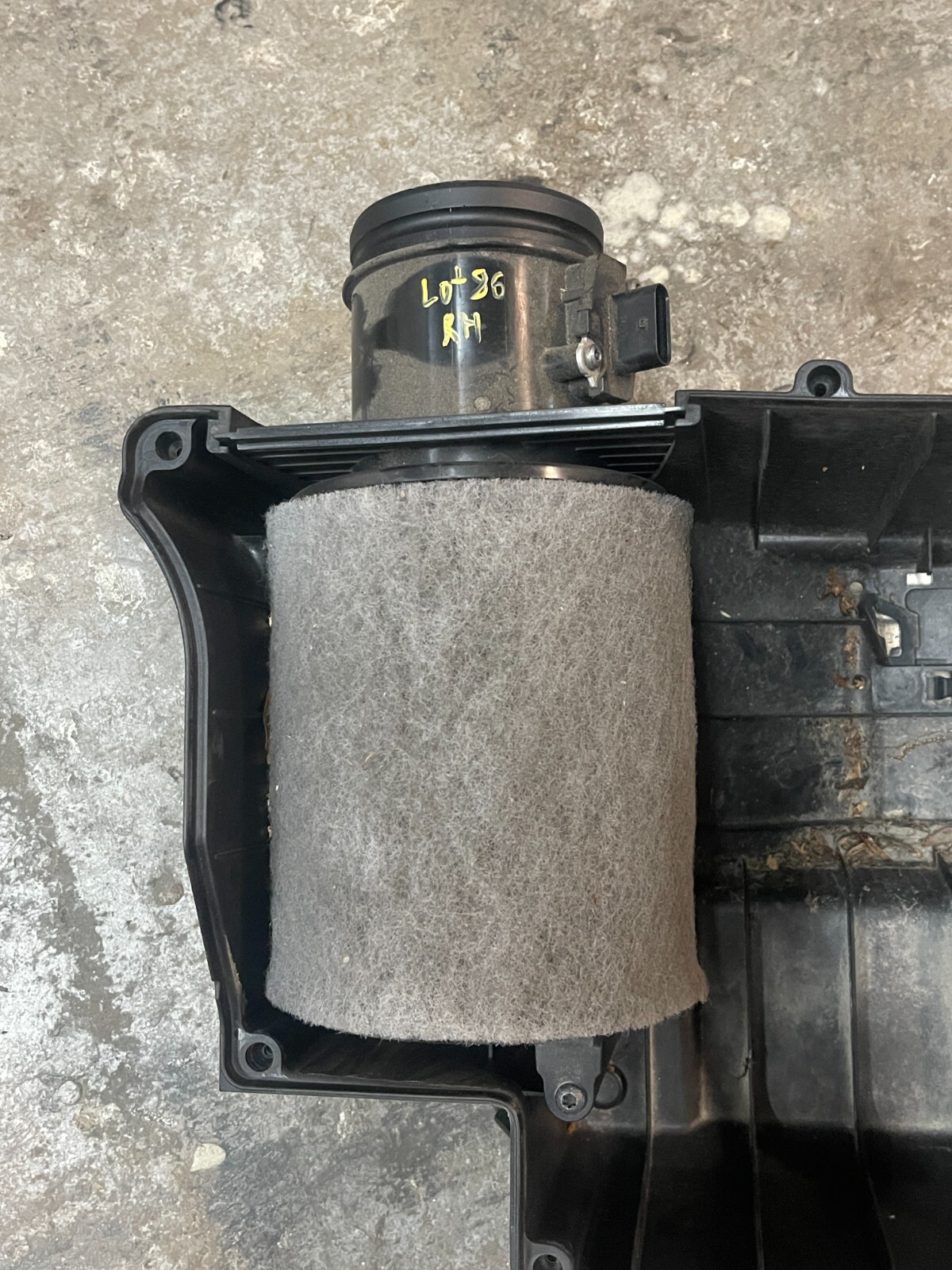 2017-2018 AUDI R8 PLUS PASSENGER RIGHT AIR INTAKE BOX W/ FILTER & SENSOR OEM