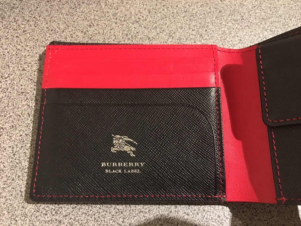 Burberry: Black Wallets now up to −50%