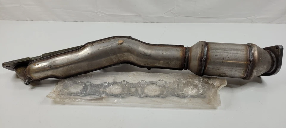 Catalytic Converter with Integrated Exhaust Manifold Dorman 674-301 - Image 2 of 4