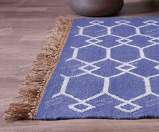Tappeto vintage turco tessuto a mano Kilim zona trama piatta, tappeto blu con design bianco