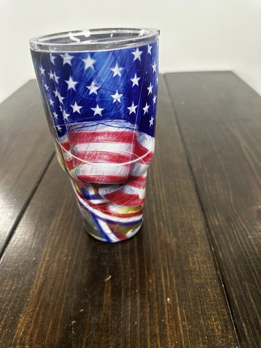 Bicchiere bandiera americana Yeti -30 oz acciaio inox pulito usato in ottime condizioni - Foto 6 di 10