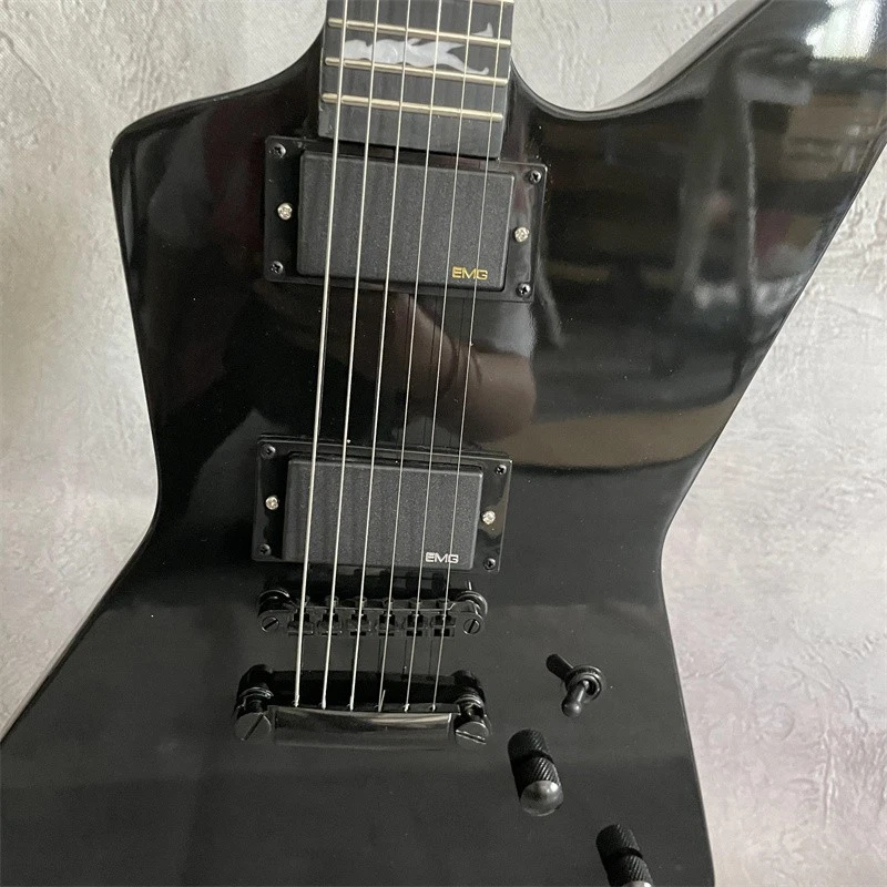 Guitarra Eléctrica Black Man to Wolf Explorador Puente Fijo Pastillas HH Foto 2 de 4