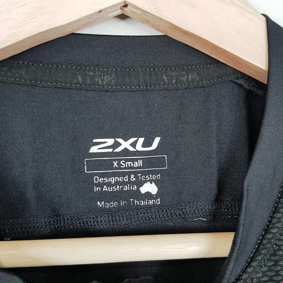 Blusa de triatlo 2XU feminina tamanho XS preta manga curta XTRM compressão - Imagem 3 de 4