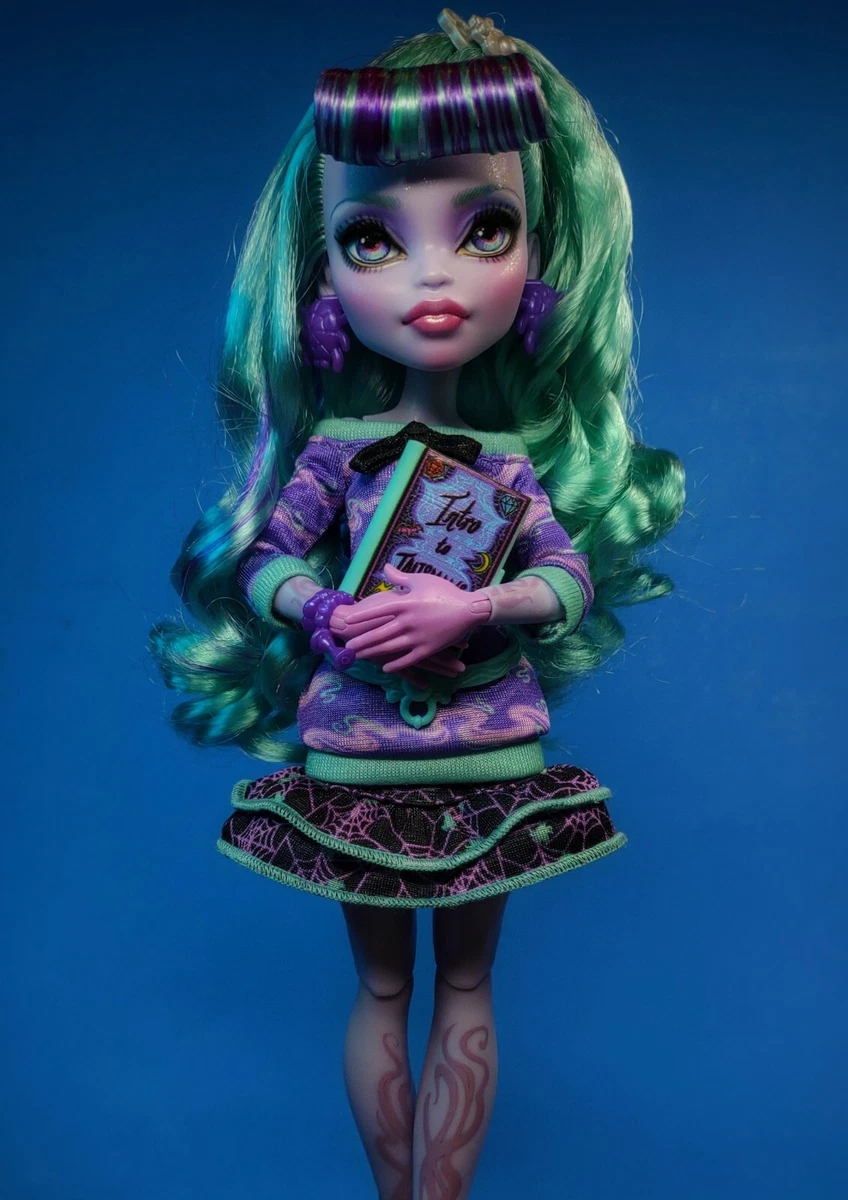 Ever After High Custom Repaint Apple White Doll 