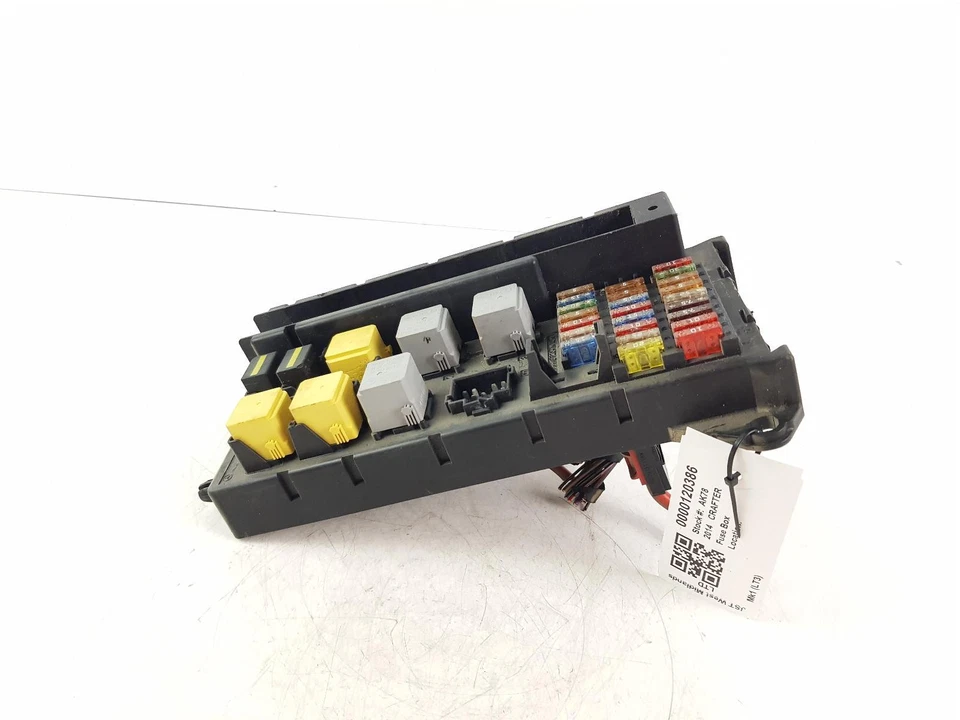 VOLKSWAGEN CRAFTER FUSE RELAY BOX 9065450201 2.0 DIESEL MK1 2010 - 2017 - Image 2 of 4