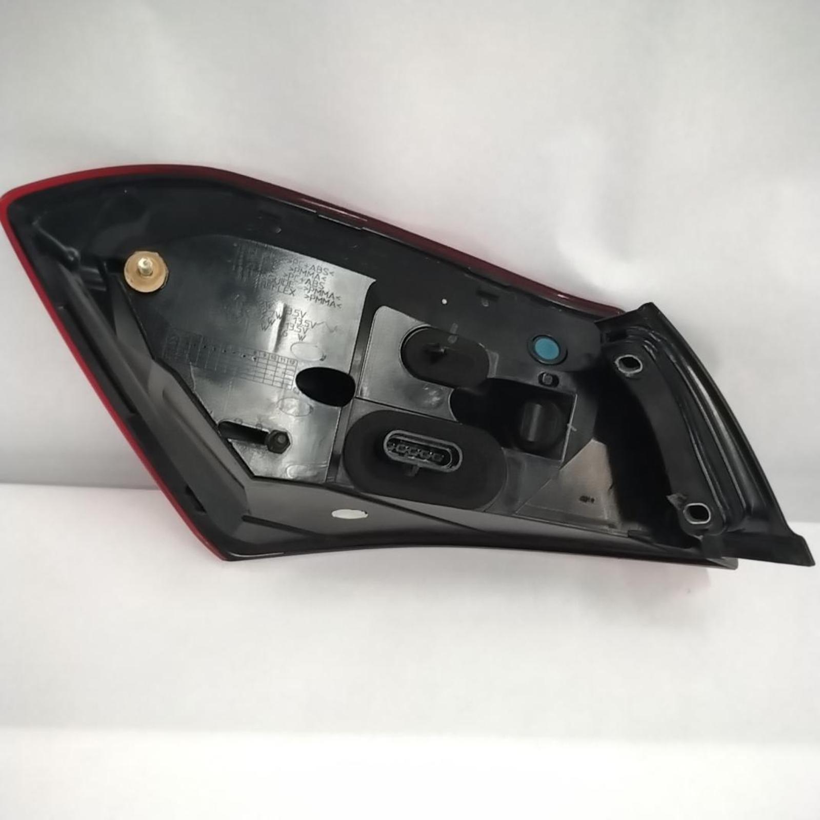 2019 MASERATI GHIBLI RIGHT PASSENGER SIDE TAILLIGHT QUATER MOUNTED OEM 