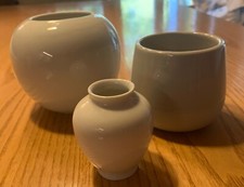 V&auml;schenkonvolut 3x Vase wei&szlig; Porzellan H&ouml;he 9 und 7 cm