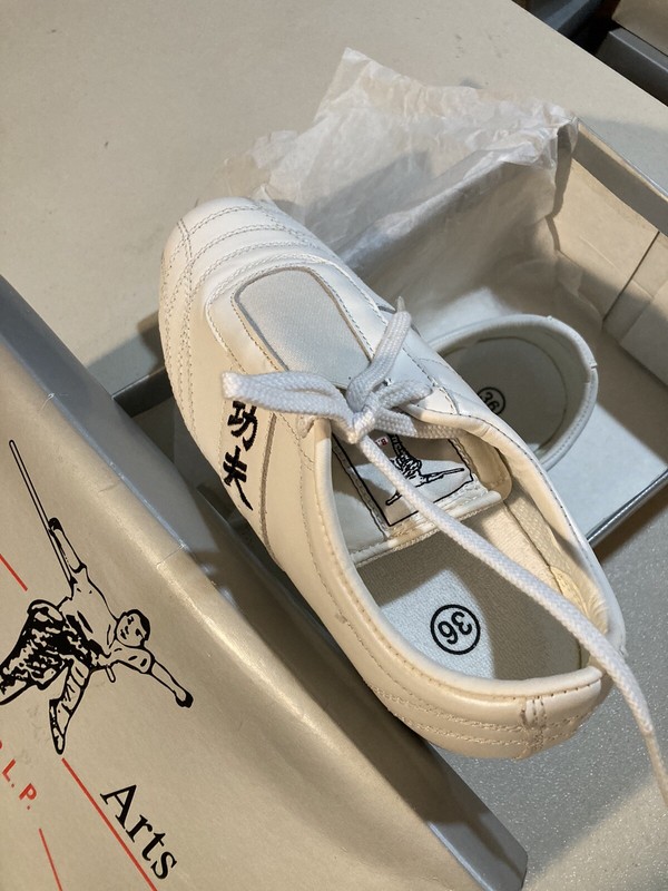 Martial Arts Kung Fu Tai Chi Karate White leather Sneakers size 36