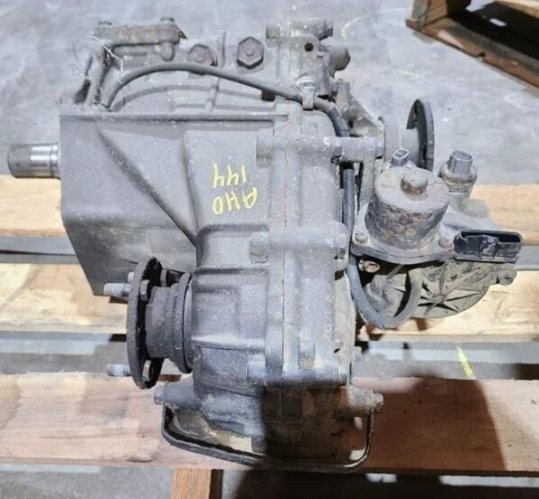 2000-2004 Toyota Tundra Transfer Case 8 Cylinder AT Used - Image 3 of 3