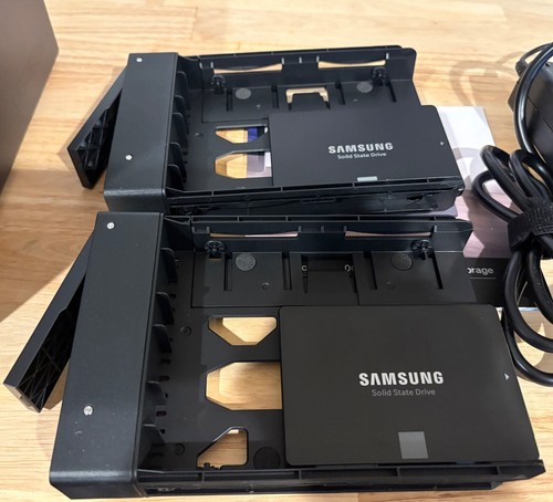 UGREEN NASync DXP2800 with 2 X 4TB Samsung SSD Drives - Excellent Condition - Afbeelding 5 van 6