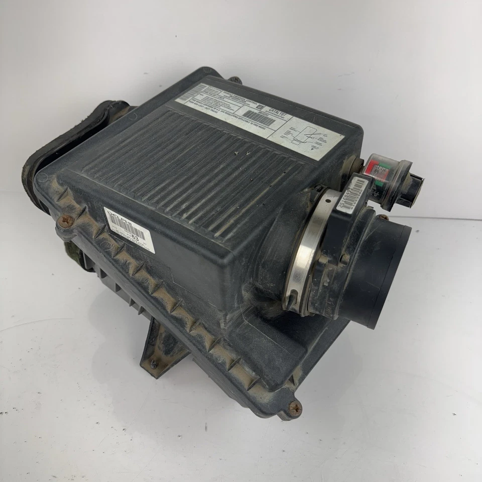 GMC Yukon Escalade Sierra filtro limpiador de aire caja de admisión caja de aire 5.3 6.0 01-06 OEM Foto 2 de 4