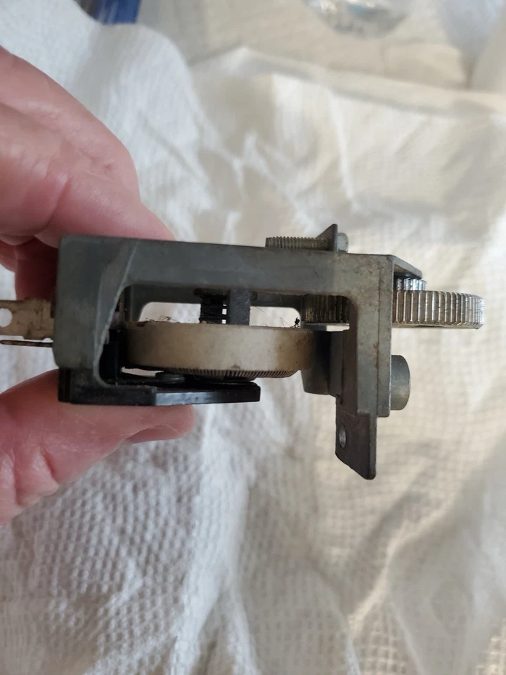 Interruptor de atenuación de tablero Plymouth Roadrunner 1970 parte # 2947918 Foto 2 de 4