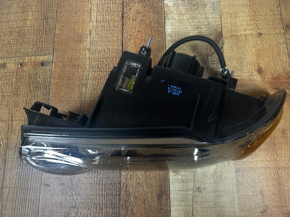 Faro halógeno del lado del conductor Lincoln Blackwood Navigator 1998-2002 OEM Foto 4 de 4