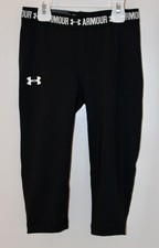 NWT Under Armour Big Girls Solid Black Capri Length Sport Leggings sz S