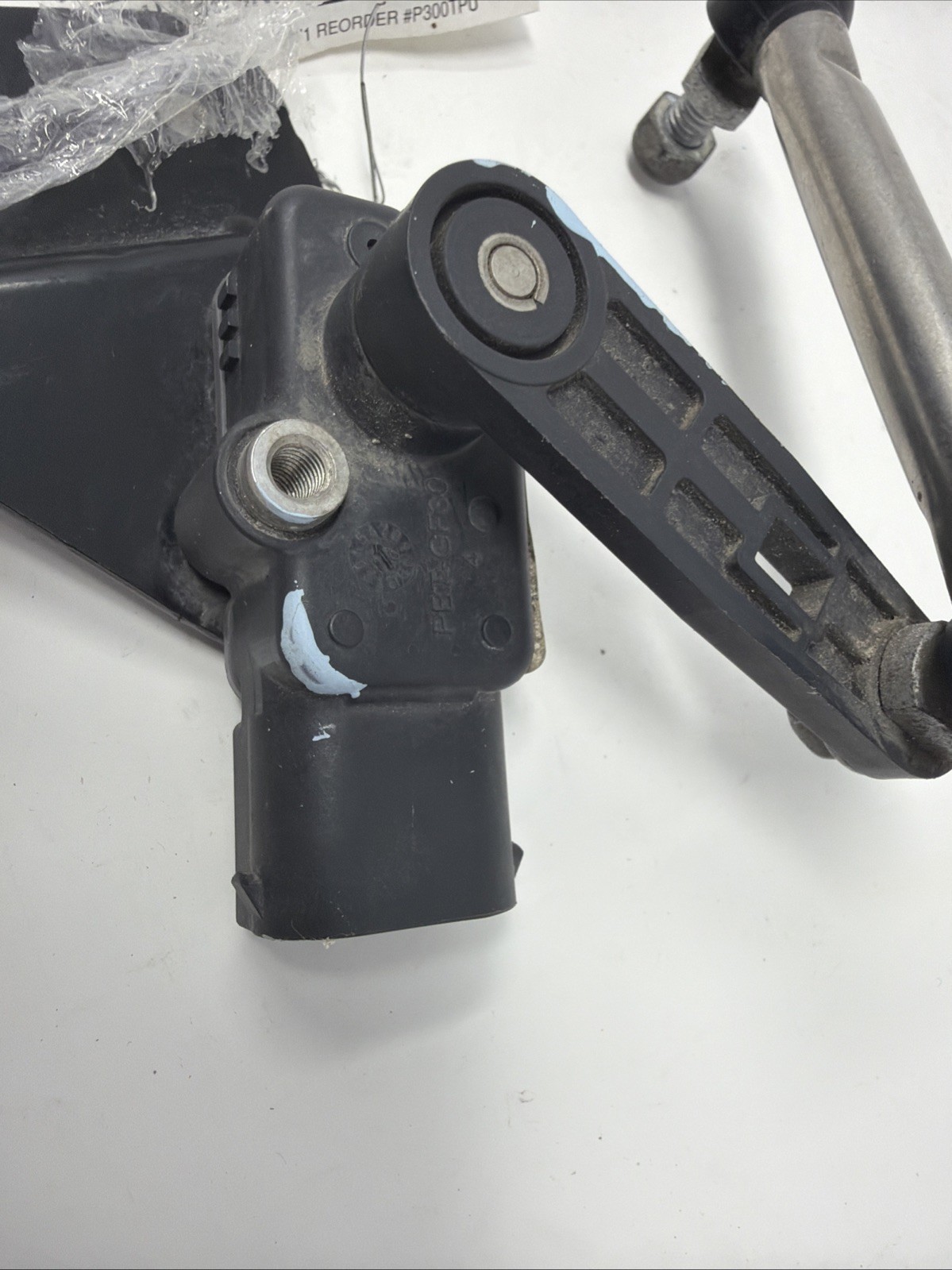 Maserati Levante 2017 Front Right Ride height sensor P/N 670037525