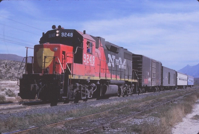 N de M 9249 GP38-2 & PASSENGER TRAIN NEAR LAS HIGUERAS, COAH 1989 35MM SLIDE - Image 1 of 1