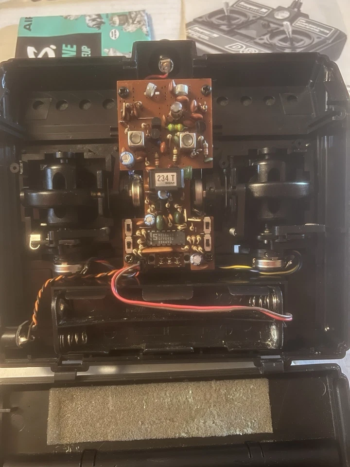 Radiocommande RC Graupner JR D8 SSM72 + Moteur Avion OS Max FP 25 + Pot OS 842 - Photo 3/4