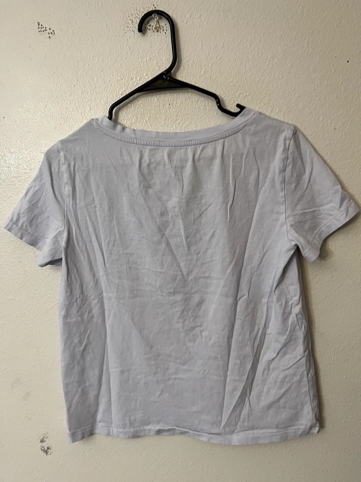 Camiseta feminina Gap pequena azul sólida gola V algodão cultivado organicamente sólido - Imagem 2 de 4