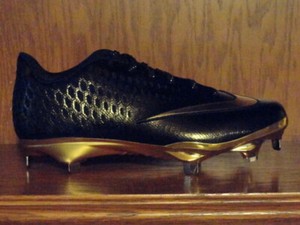 black and gold nike baseball cleats