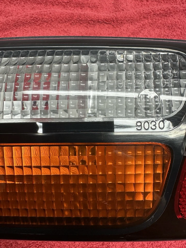 Luz trasera derecha pasajero Chevrolet Camaro SS 97-02 OEM GM 16523692 lámpara derecha 48 k Foto 4 de 4