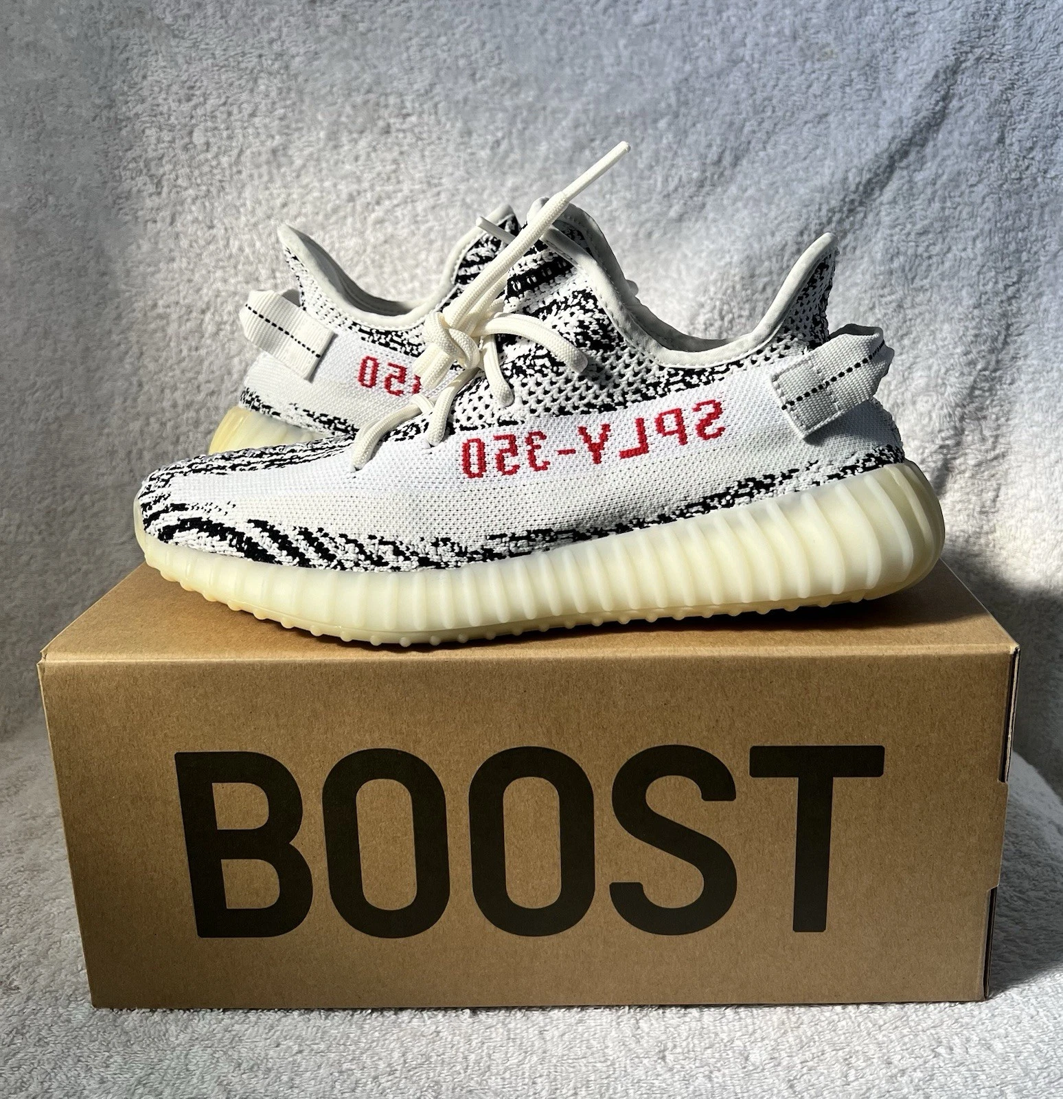 Yeezy Boost 350 v2 Zebra ? Taglia UK 8? Nuovo ✅