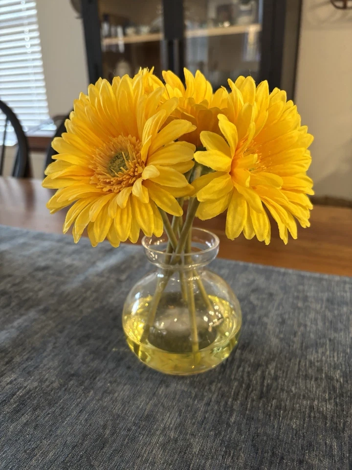 Buquê de margarida Gerbera amarelo falso vintage em vaso de vidro, alta qualidade, em excelente estado usado - Imagem 2 de 4