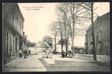 CPA Ingrandes, Place de l´Église avec habitants et arbres dénudés 1904 