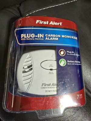 First Alert CO605 White Plug-In Carbon Monoxide Alarm With Battery Backup