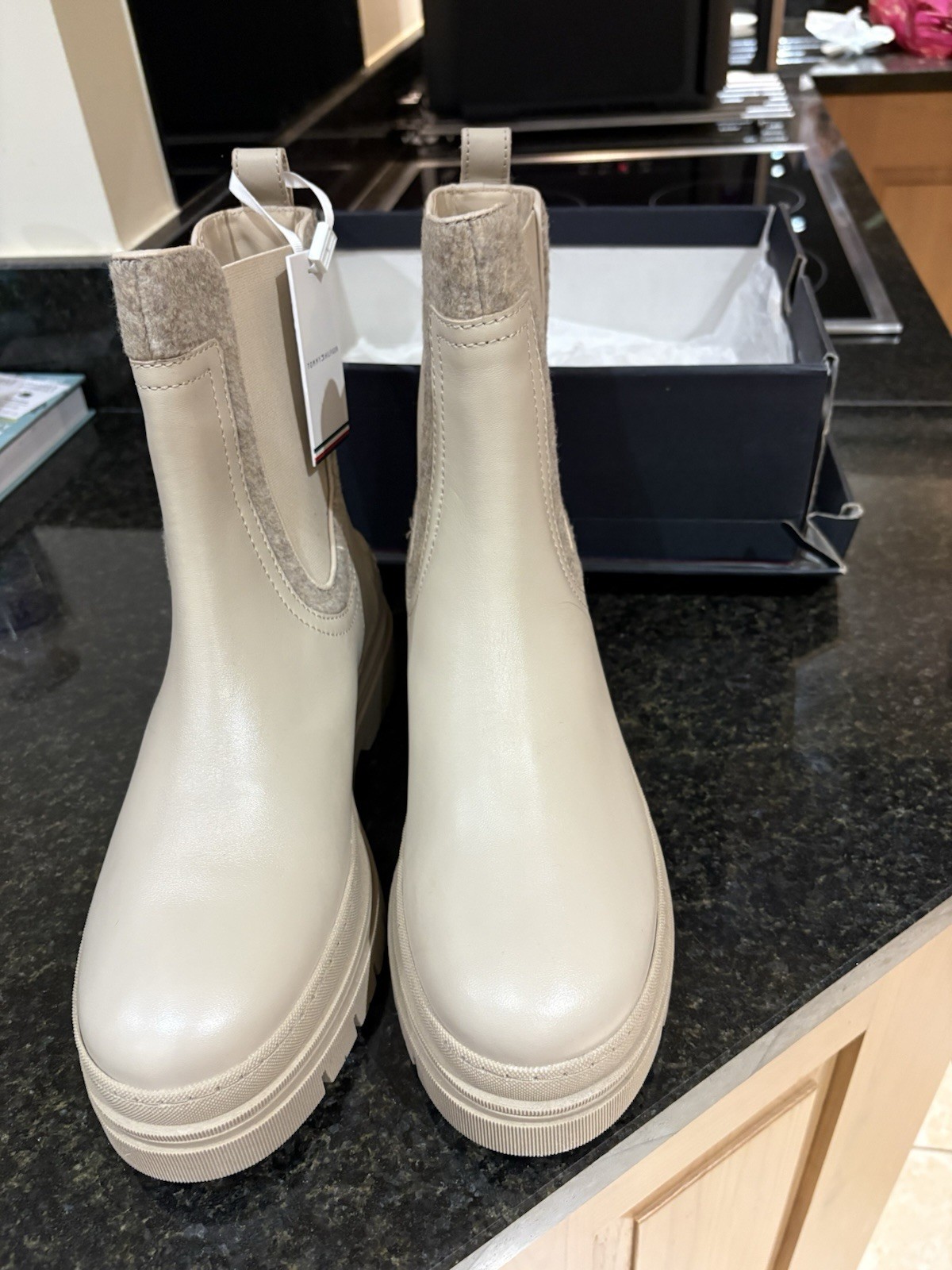 Tommy Hilfiger Ladies Boots NIB Sz 40 Rrp £170 image 2