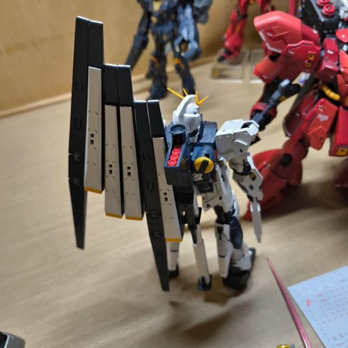 GUNDAM v & Sazabi MG Ver.Ka Built SET 1:100 Model Kit BANDAI - Picture 3 of 4