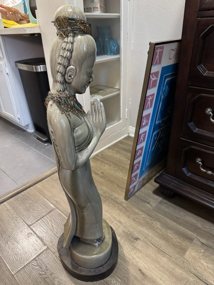 Hermosa figura coreana de mujer de pie de porcelana esmaltada Celadon 31 1/2"" Foto 3 de 4