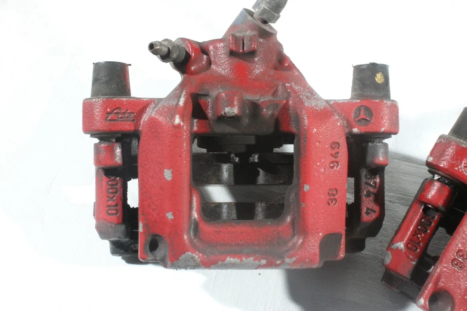 Mercedes-Benz C300 2009 par de pinzas de freno traseras izquierda y derecha L2049 Foto 4 de 4