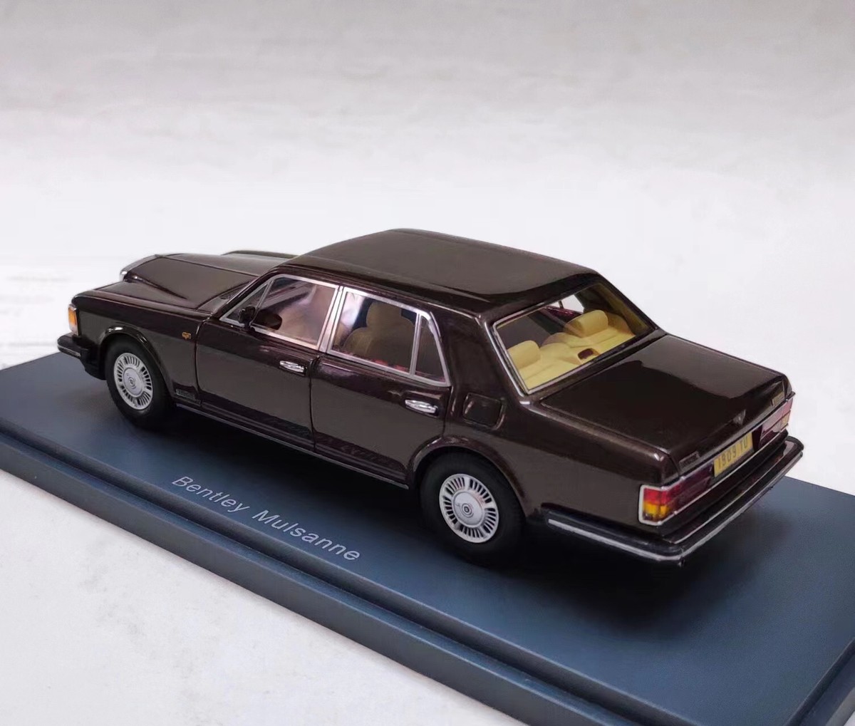 ベントレー ミュルザンヌ 1/43スケール NEO 1/43 Scale Resin Model BENTLEY MULSANNE 1980 | eBay