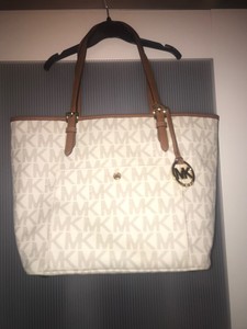 inside michael kors bag