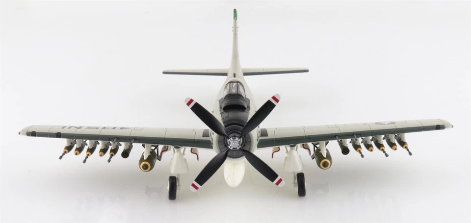 Hobby Master 1/72 A-1H Skyraider VA-25 Puño de la Flota USS Coral Sea HA2920 Foto 4 de 4