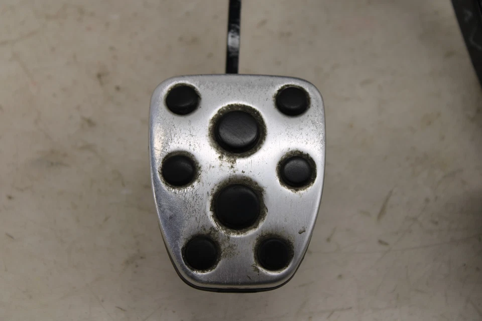 Subaru WRX STI 2015-2021 embrague/pedal de freno OEM NE66 Foto 2 de 4