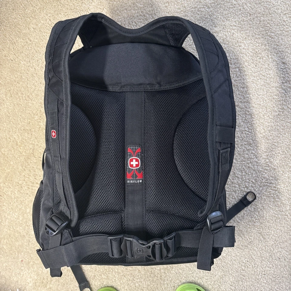 Mochila para Laptop Wenger SWISS GEAR Airflow Negra Ejército Suizo Excelente Estado  Foto 2 de 4