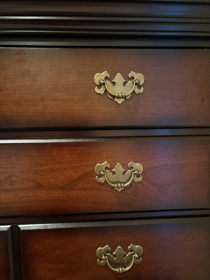 Cómoda Bombay Company Foto 3 de 4