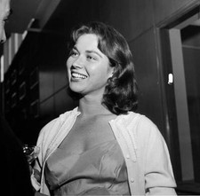 Gia Scala attends Federico Fellini cocktail party in LA 1957 Old Photo 3