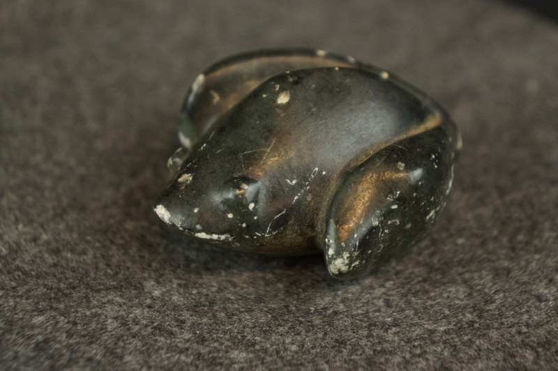 Nice vintage signed Inuit carving Lochi 2" [Y8-W6-A9]