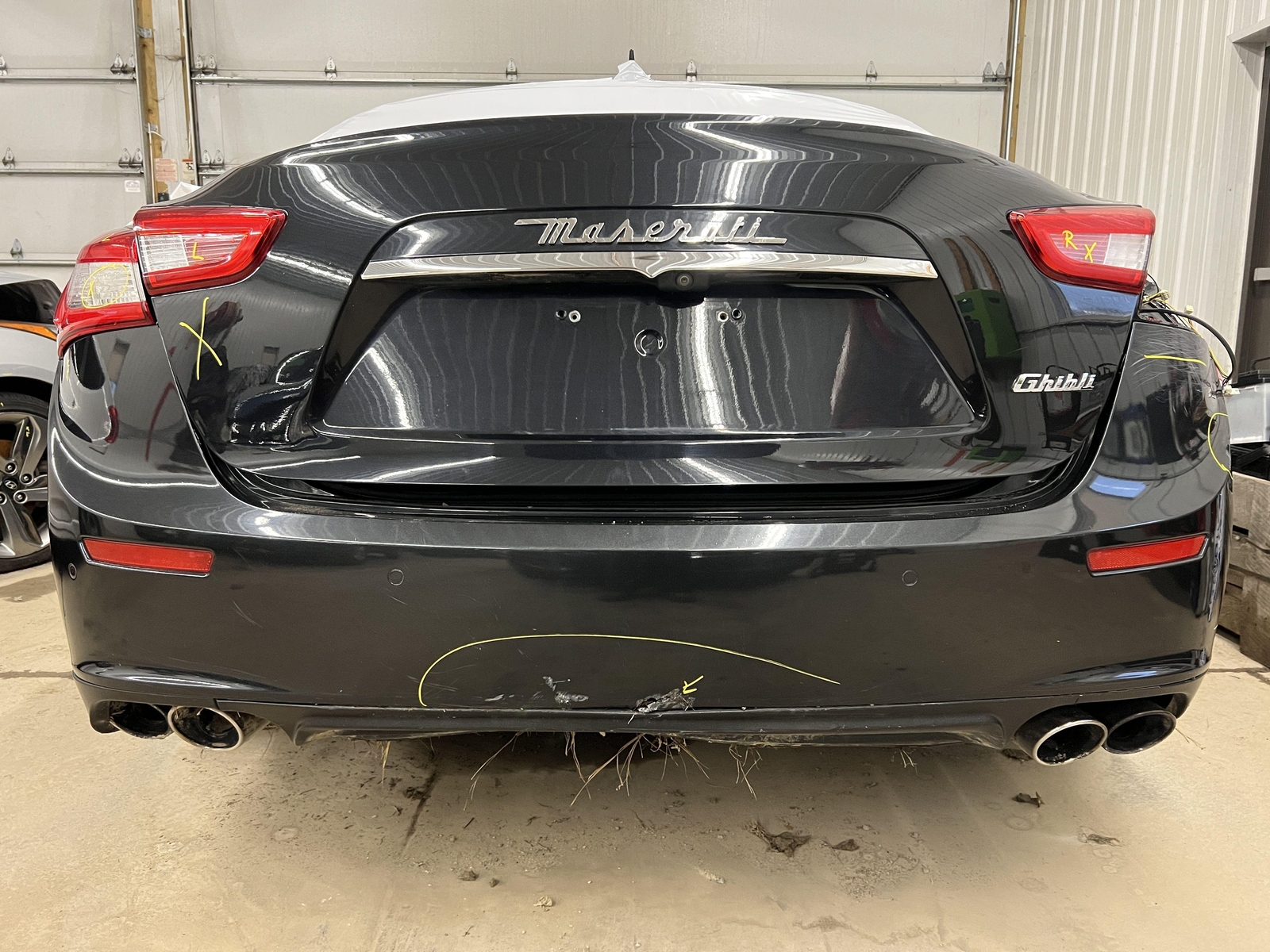 14-17 MASERATI GHIBLI REAR BUMPER COVER W/PARK ASSIST OPT NERO RIBELLE/BLACK
