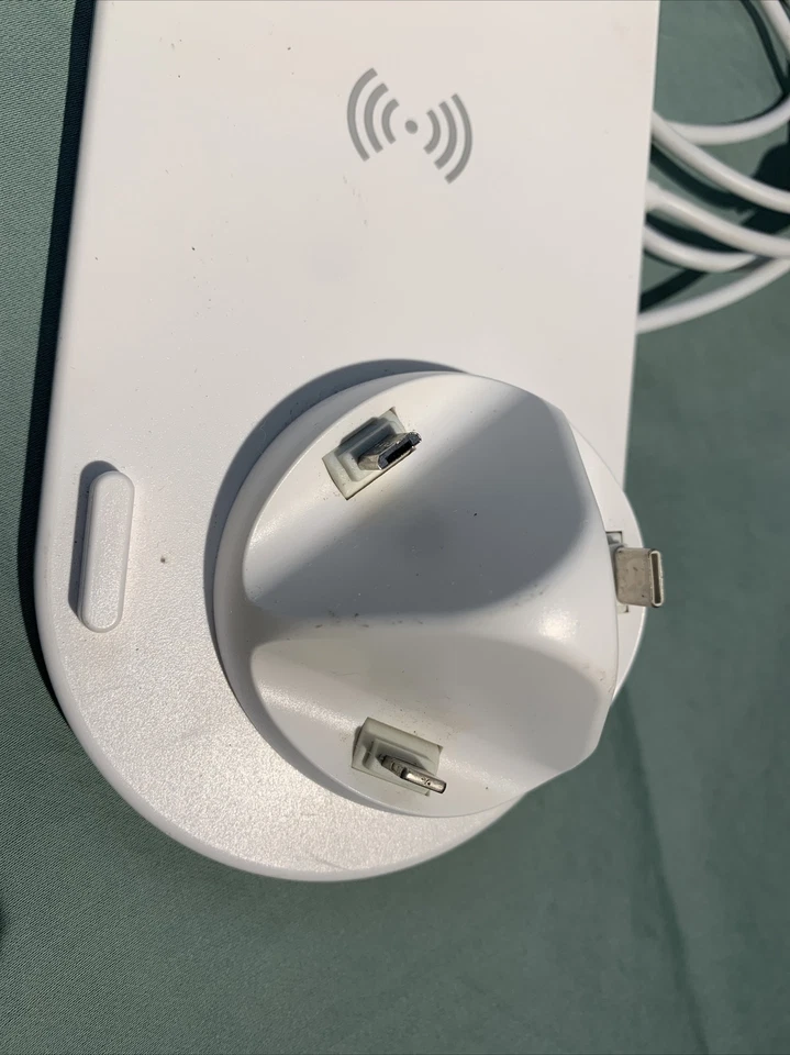 Dock Charging station compatible with Android and iPhone & earbuds - Image 3 of 4