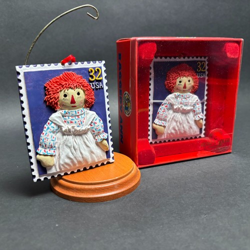 Estampilla postal de colección 1997 Kurt Adler Raggedy Ann USPS 32 centavos adorno de Navidad nueva en caja - Imagen 3 de 10