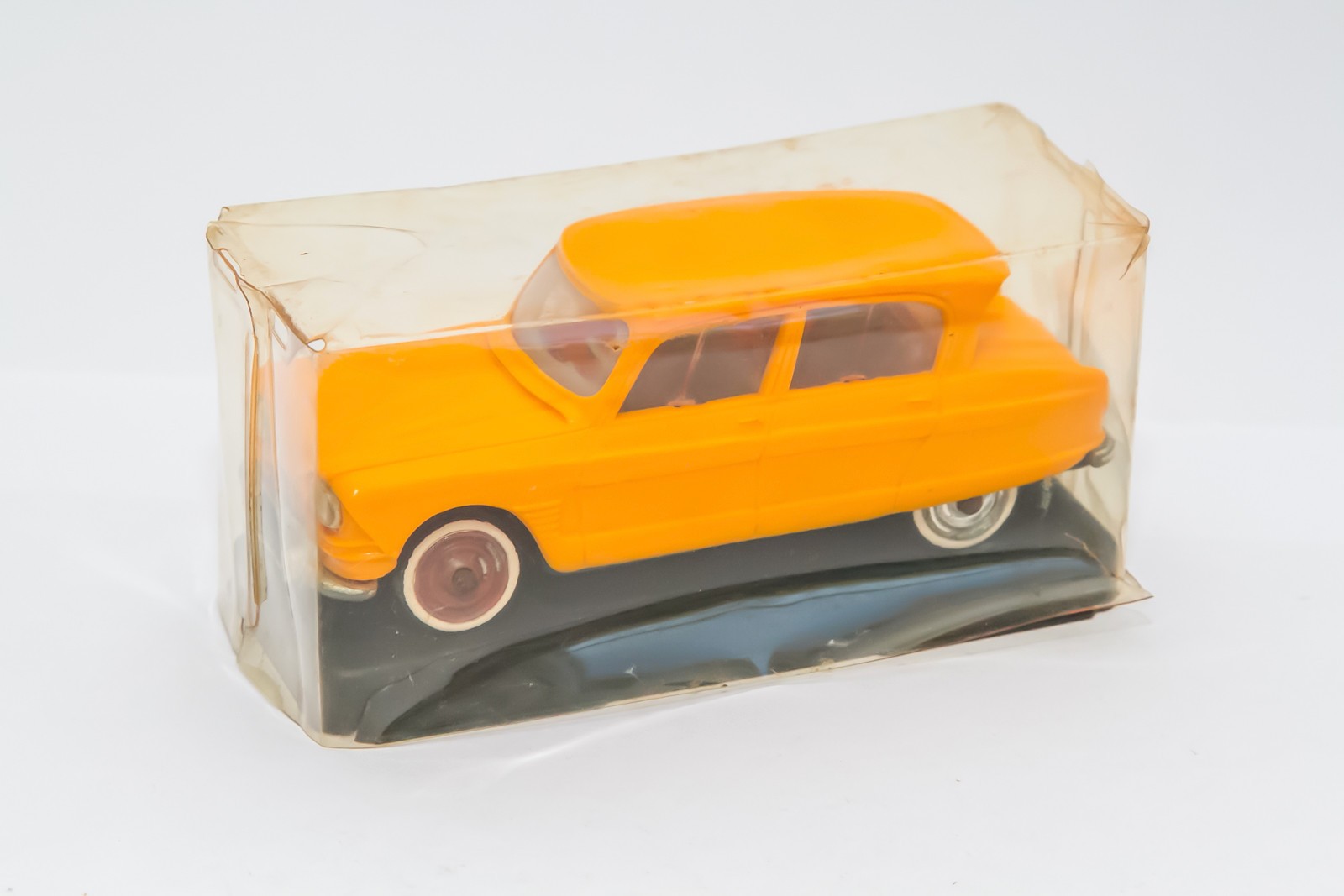 Norev Renault R8 – Échelle 1:43 – Collection – Occasion