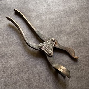 ANTIQUE LUND PATENT SINGLE LEVER HANDLE LONDON BOTTLE OPENER (NO CORKSCREW)