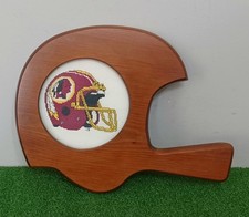 Casco de punta de aguja cosido en cruz Washington Redskins enmarcado placa colgante